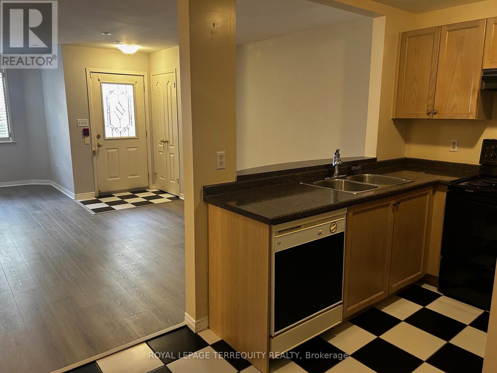 B19 - 108 FINCH AVENUE W, Toronto (Newtonbrook West), Ontario, M2N6W6 — Photo 5