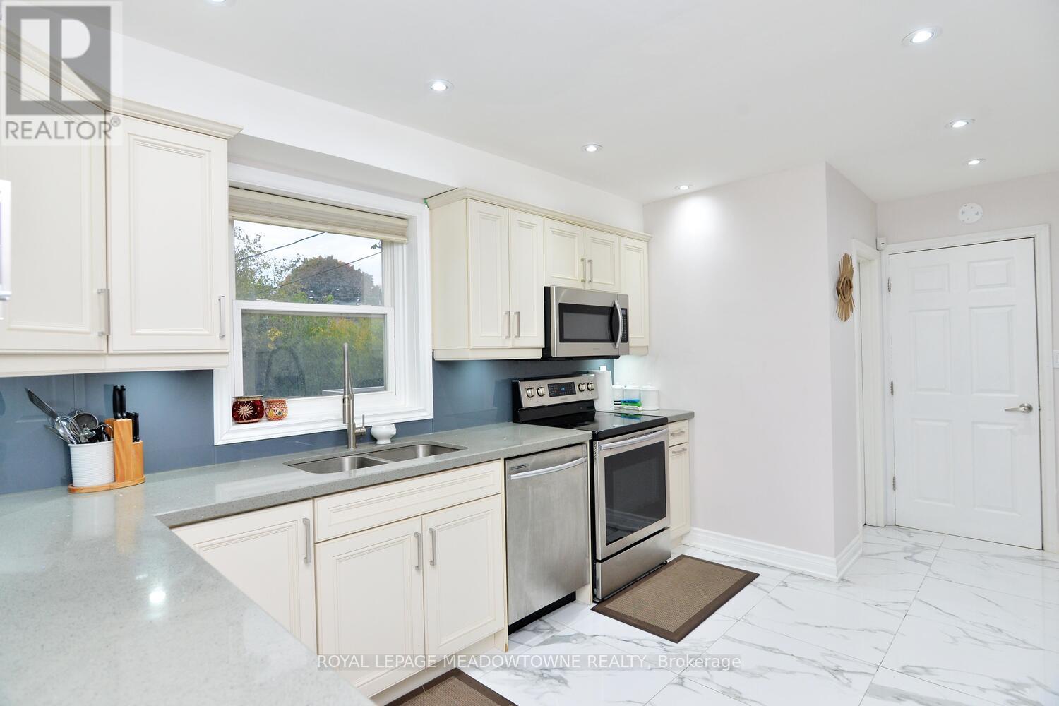 825 NORTH SERVICE ROAD, Mississauga (Lakeview), Ontario, L4Y1A2 — Photo 18