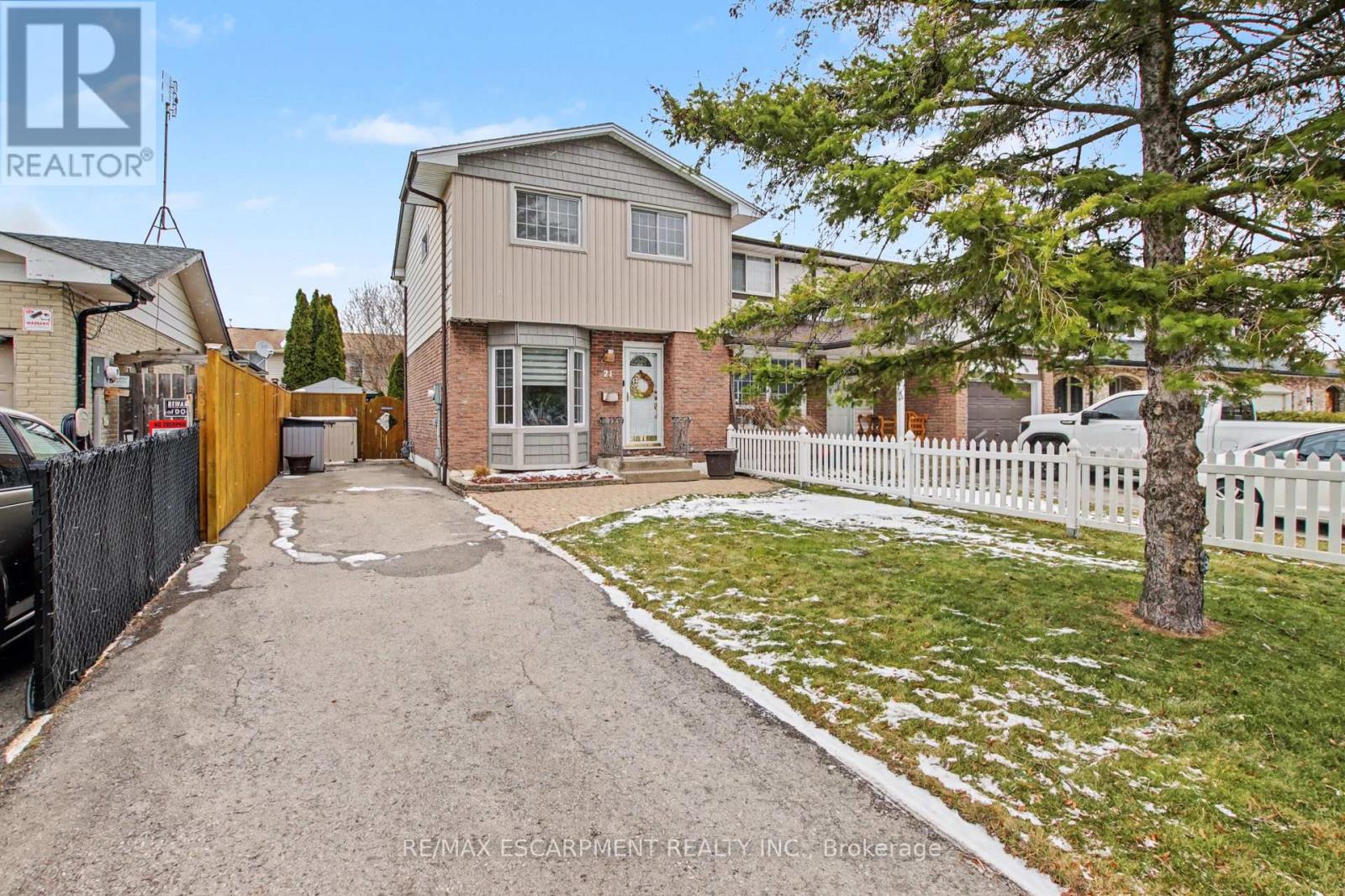 21 GREYSTONE CRESCENT, St. Catharines (Lakeport), Ontario, L2N6P1 — Photo 2