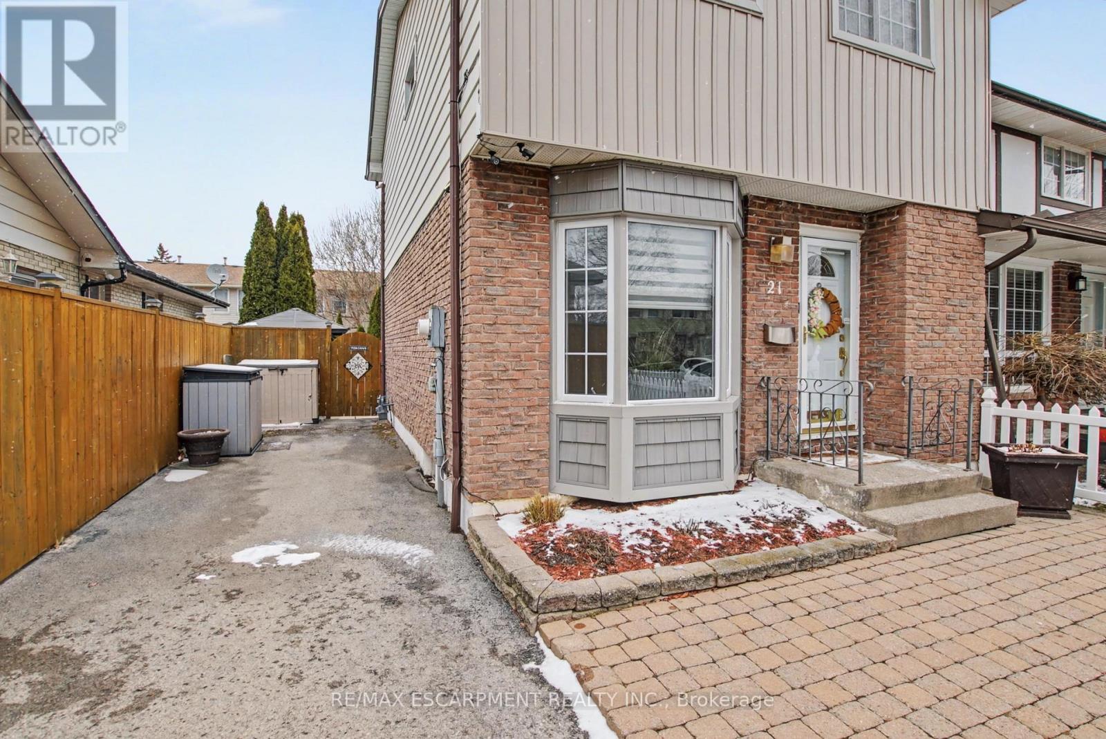 21 GREYSTONE CRESCENT, St. Catharines (Lakeport), Ontario, L2N6P1 — Photo 3