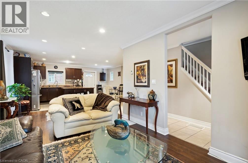 34 CLIFF Avenue, Hamilton, Ontario, L8E6A7 — Photo 6