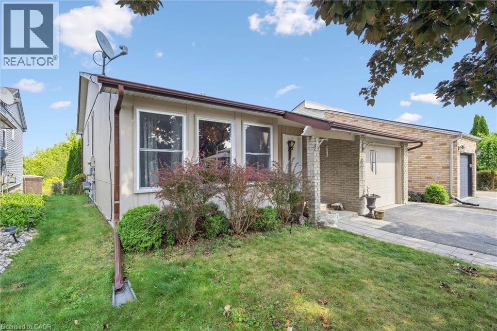 31 SAXONY Circle, Cambridge, Ontario, N1S4G6 — Photo 3