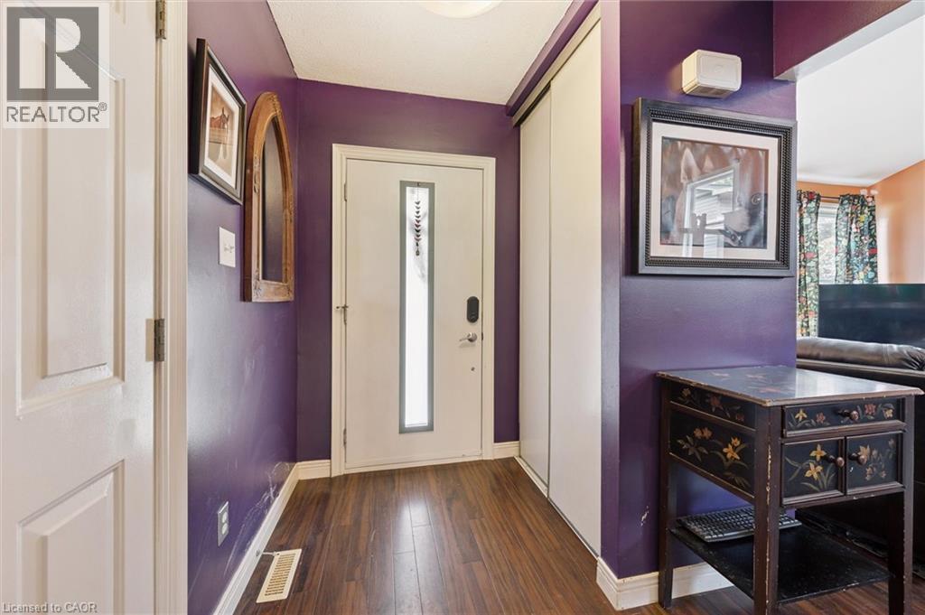 31 SAXONY Circle, Cambridge, Ontario, N1S4G6 — Photo 5