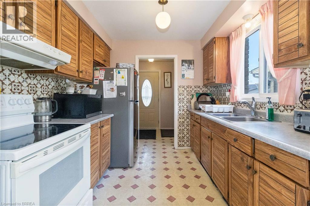 11 SIGURD JENSEN Court, Brantford, Ontario, N3R6Y8 — Photo 5