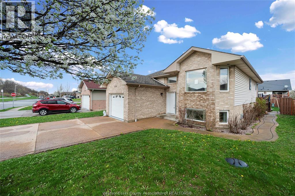 2336 Radcliff AVENUE, Windsor, Ontario, N8P1V5 — Photo 2
