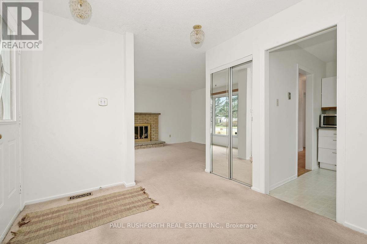 302 ROXDALE AVENUE, Ottawa, Ontario, K1E1T8 — Photo 4