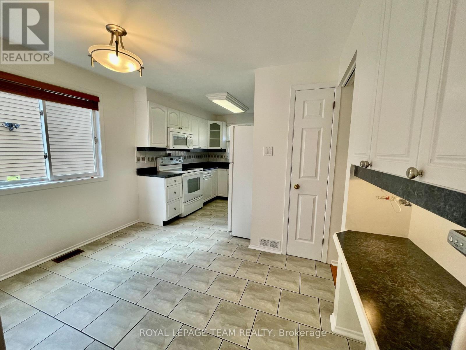 128 PINETRAIL CRESCENT, Ottawa, Ontario, K2G5A1 — Photo 10