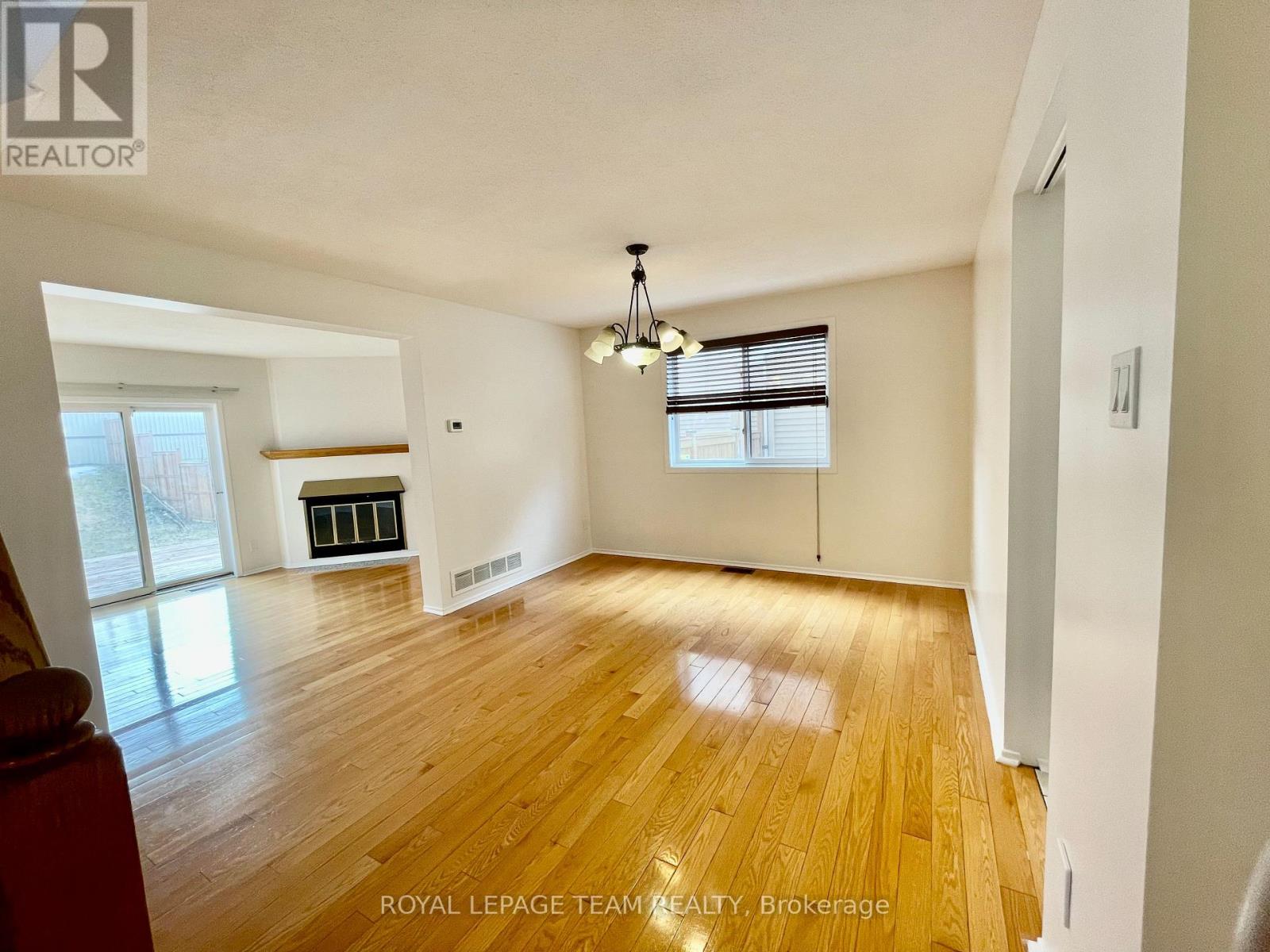 128 PINETRAIL CRESCENT, Ottawa, Ontario, K2G5A1 — Photo 2