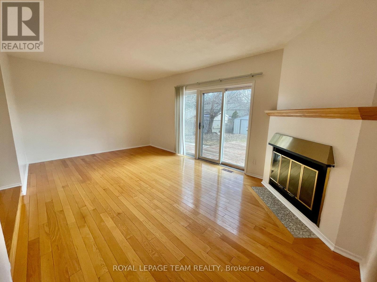 128 PINETRAIL CRESCENT, Ottawa, Ontario, K2G5A1 — Photo 3