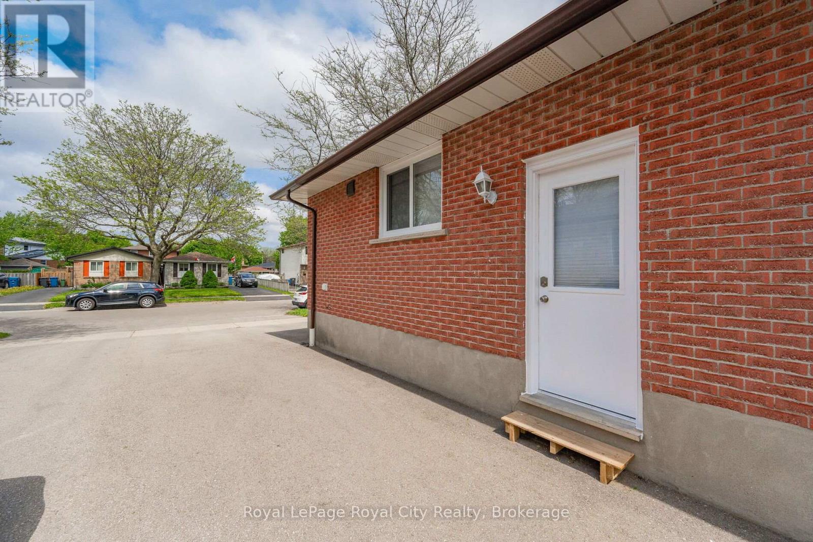 161 HADATI ROAD, Guelph (Grange Road), Ontario, N1E6N3 — Photo 2