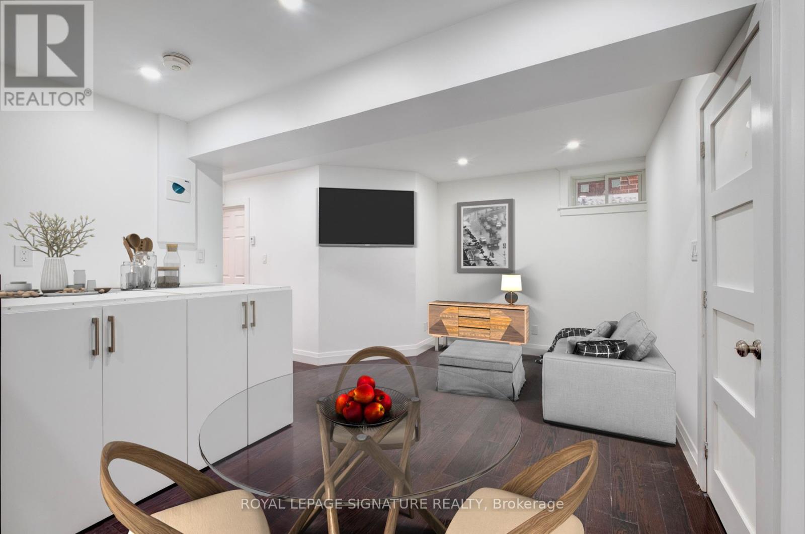 LOWER - 36 THYRA AVENUE, Toronto (Crescent Town), Ontario, M4C5G5 — Photo 3