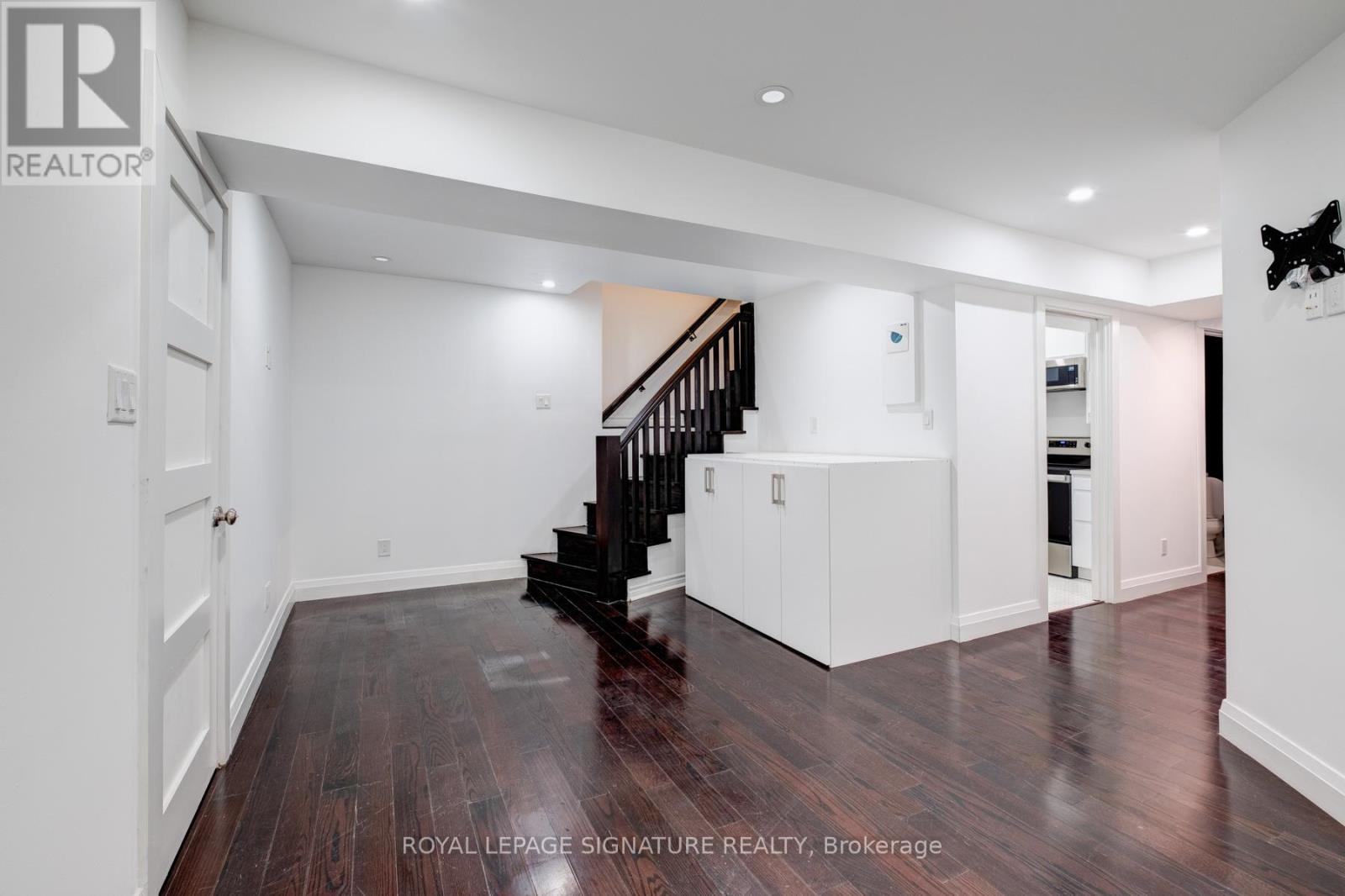 LOWER - 36 THYRA AVENUE, Toronto (Crescent Town), Ontario, M4C5G5 — Photo 4