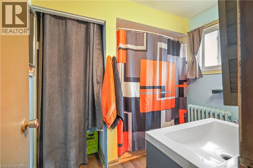 10 HENRIETTA Street, Brantford, Ontario, N3T3Y9 — Photo 28