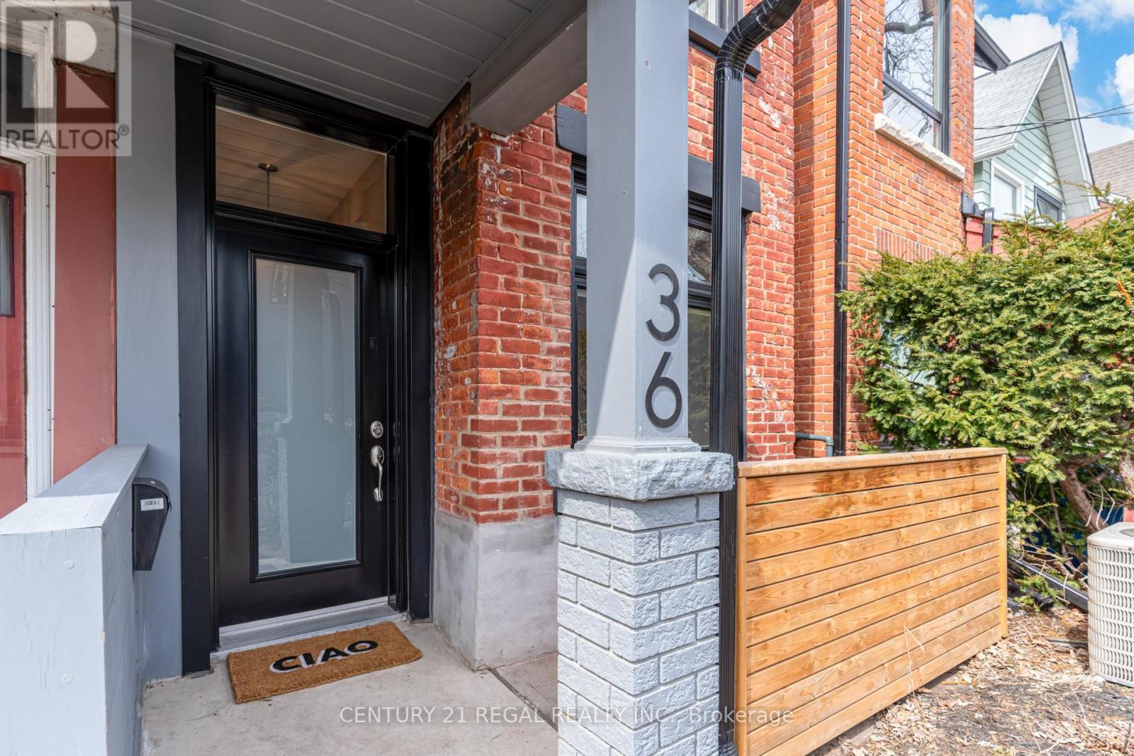 36 GOLDEN AVENUE, Toronto (Roncesvalles), Ontario, M6R2J4 — Photo 3