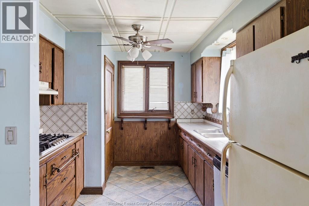 2417 PILLETTE ROAD, Windsor, Ontario, N8T1P7 — Photo 10