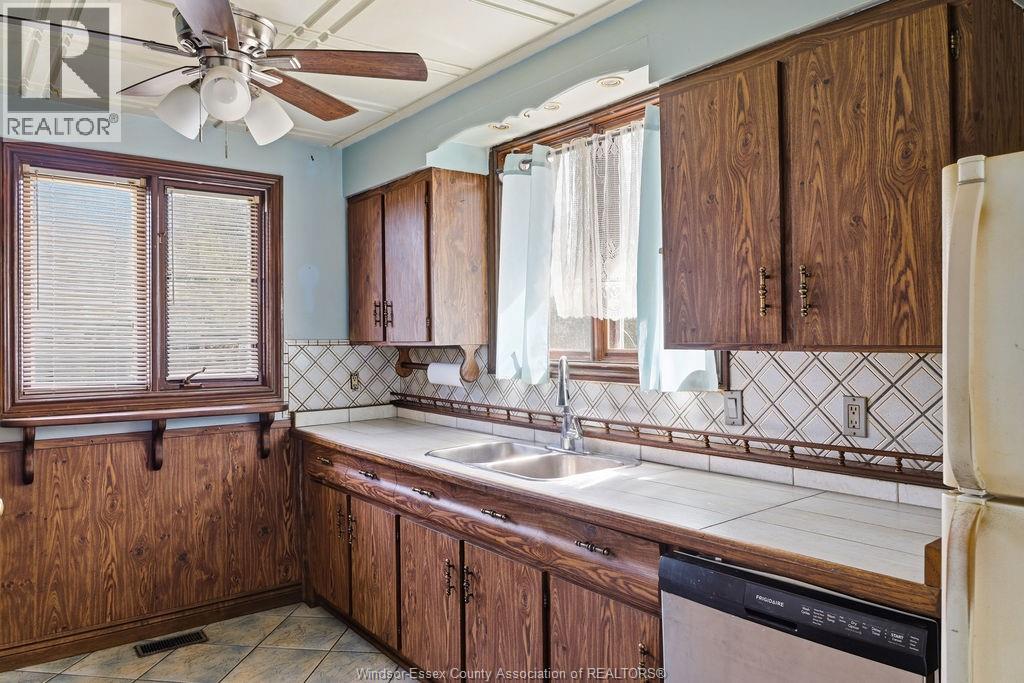 2417 PILLETTE ROAD, Windsor, Ontario, N8T1P7 — Photo 11