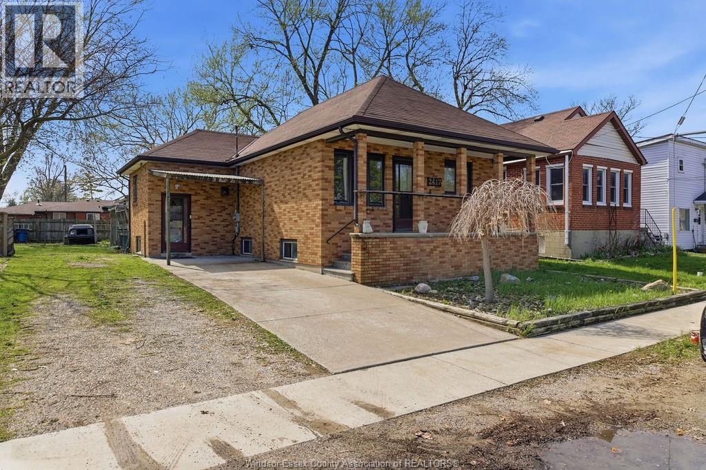 2417 PILLETTE ROAD, Windsor, Ontario, N8T1P7 — Photo 3