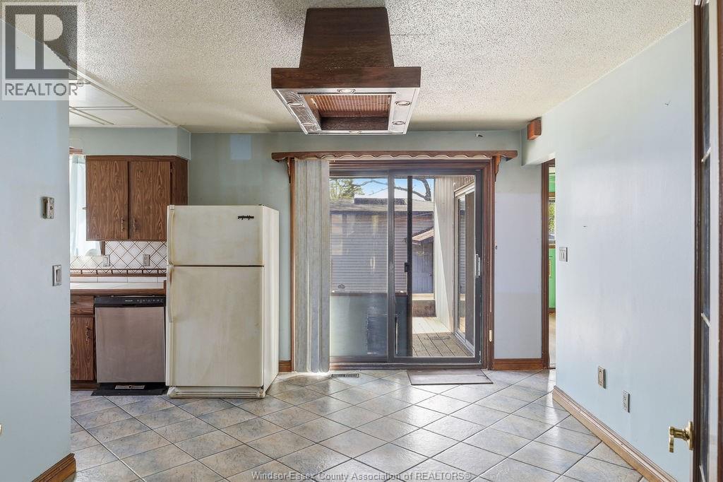 2417 PILLETTE ROAD, Windsor, Ontario, N8T1P7 — Photo 8