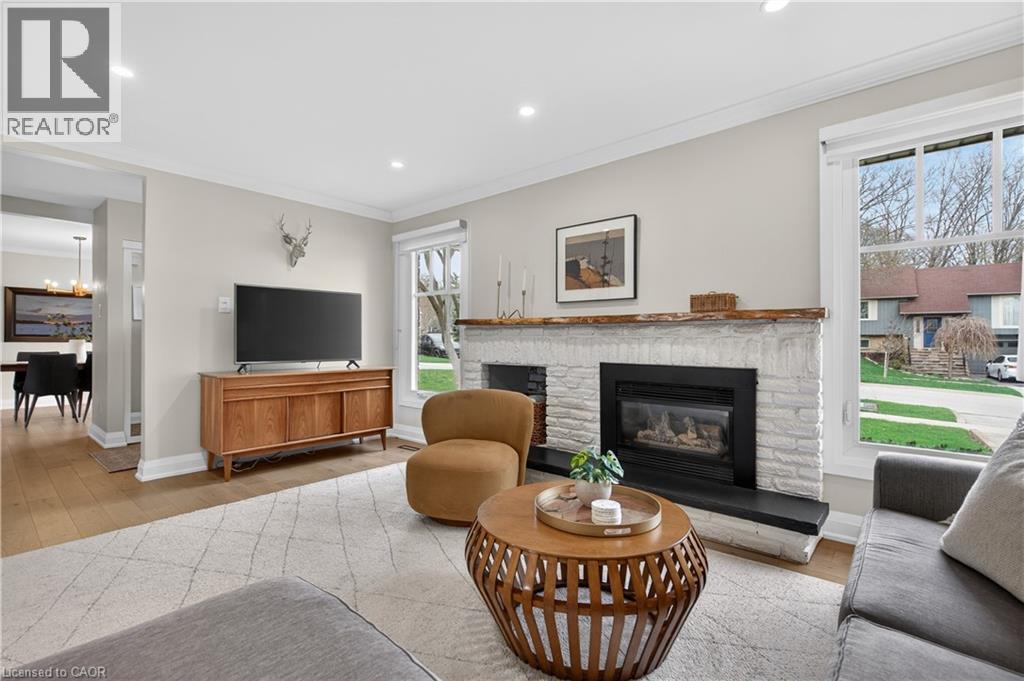 1878 HEATHER HILLS Drive, Burlington, Ontario, L7P3A3 — Photo 4