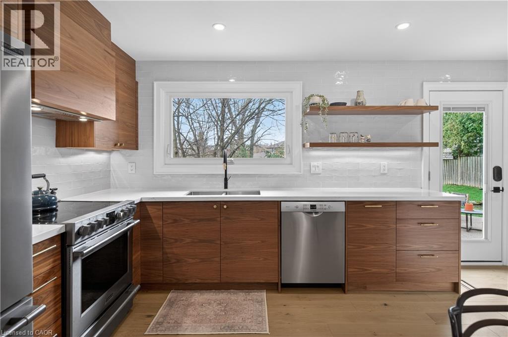 1878 HEATHER HILLS Drive, Burlington, Ontario, L7P3A3 — Photo 5