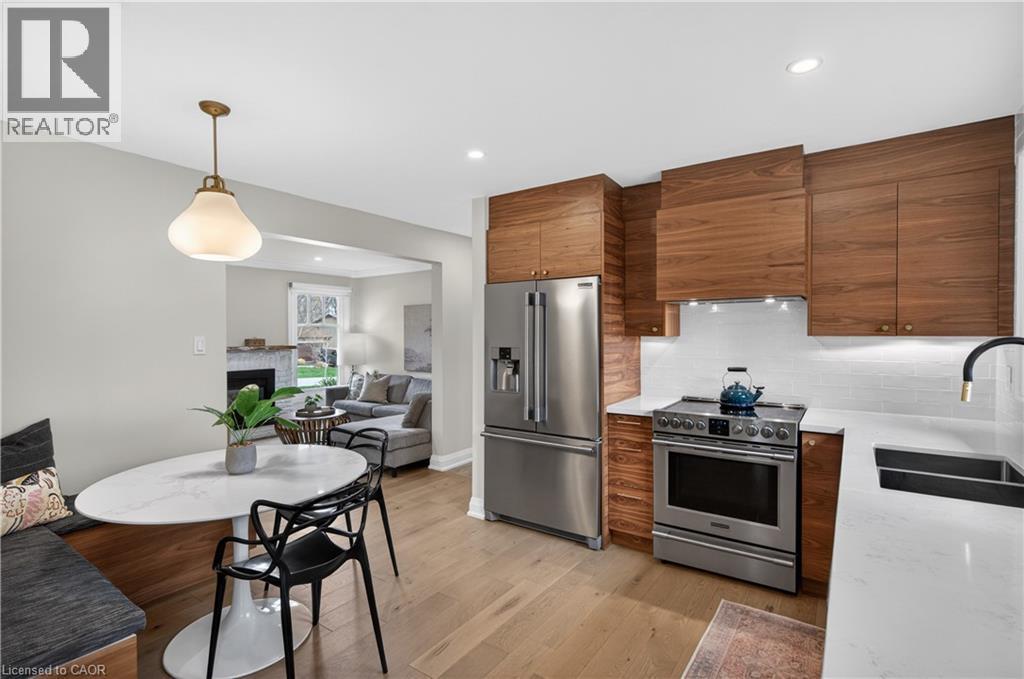 1878 HEATHER HILLS Drive, Burlington, Ontario, L7P3A3 — Photo 6