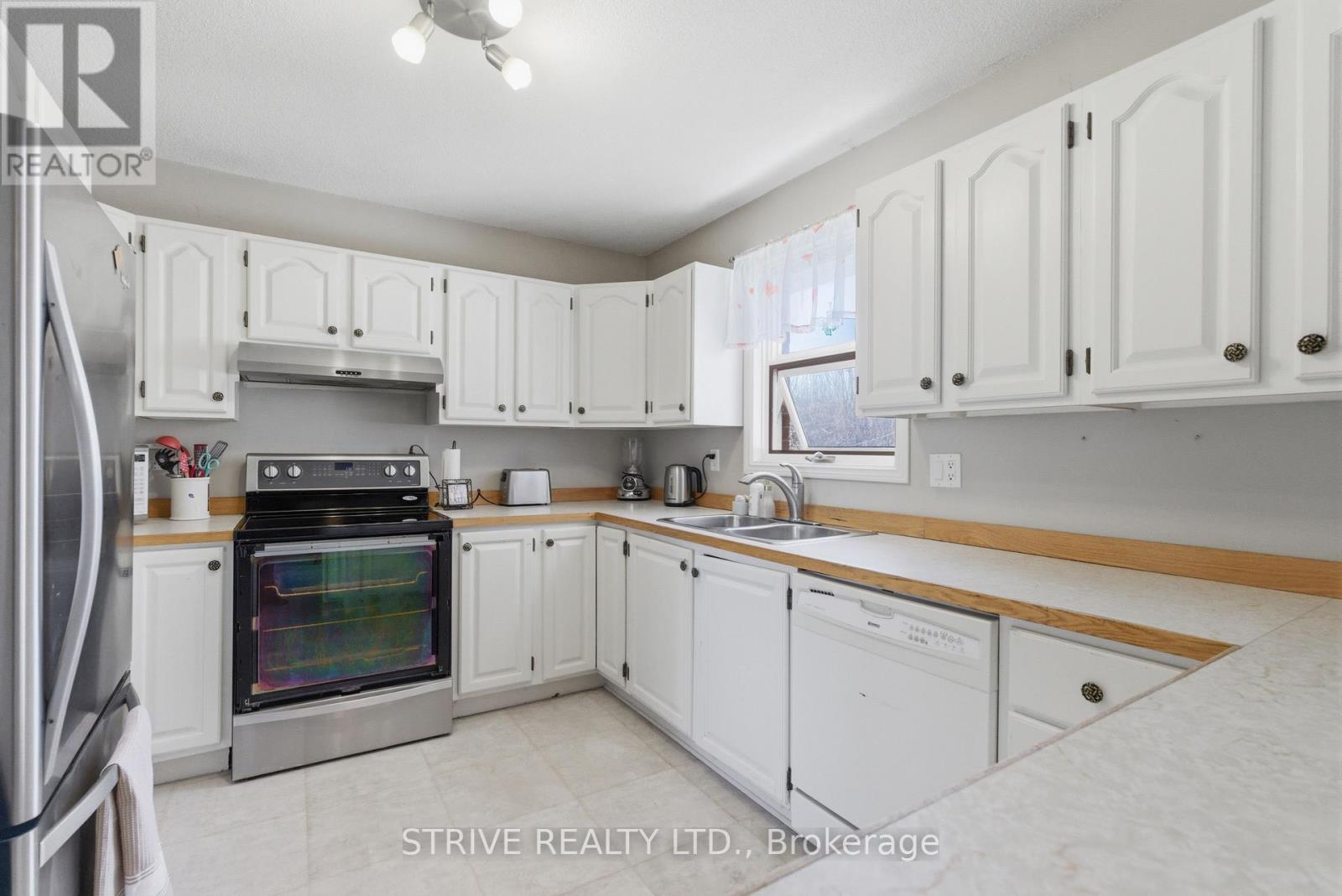 524 LISBON COURT, Oshawa (Vanier), Ontario, L1J6R3 — Photo 13