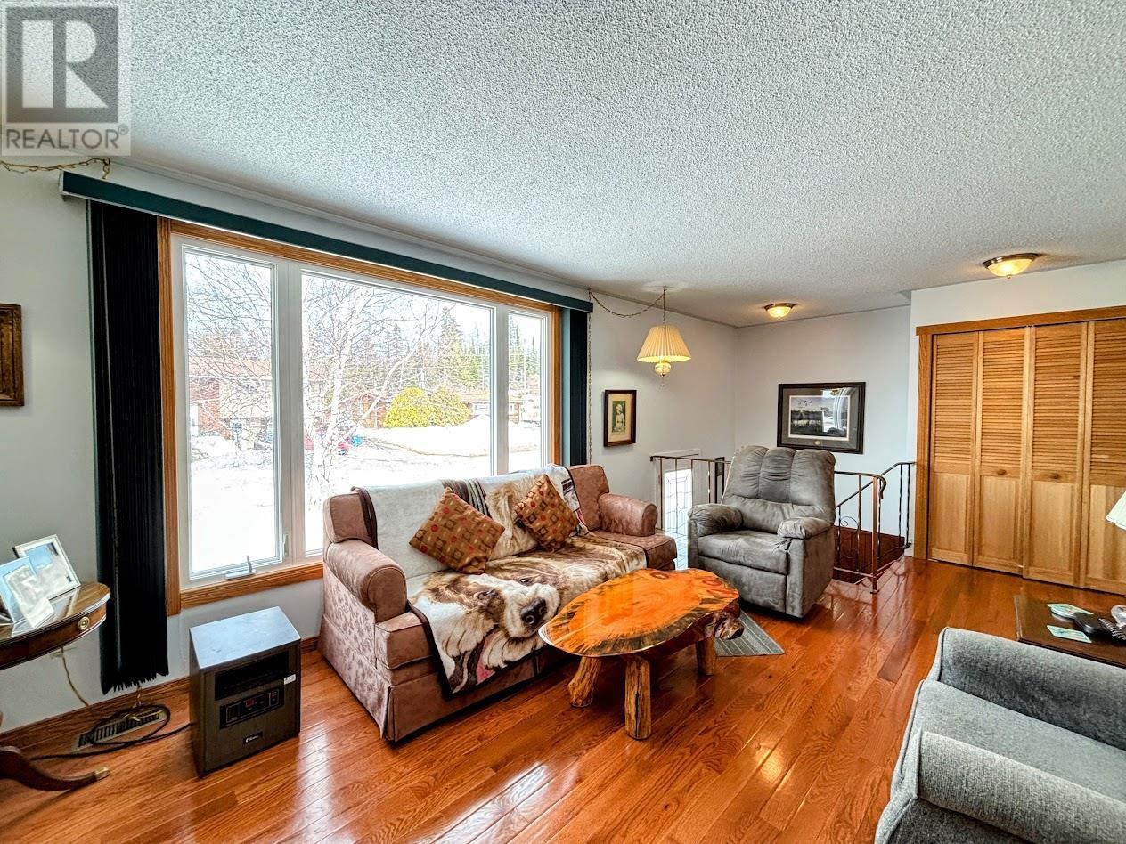 14 Lloyd Irwin ST, Marathon, Ontario, P0T2E0 — Photo 2