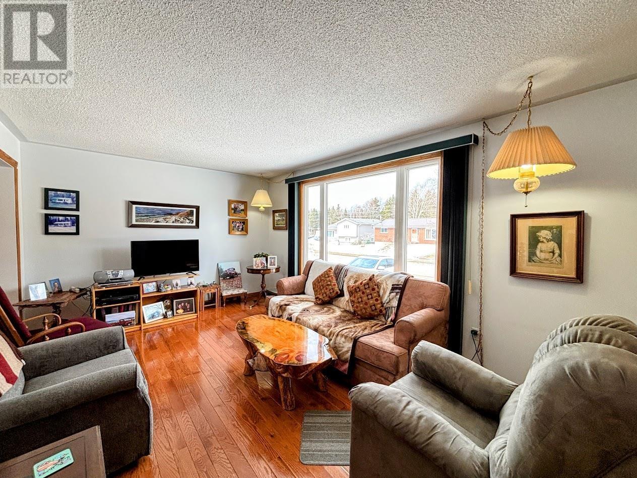 14 Lloyd Irwin ST, Marathon, Ontario, P0T2E0 — Photo 3