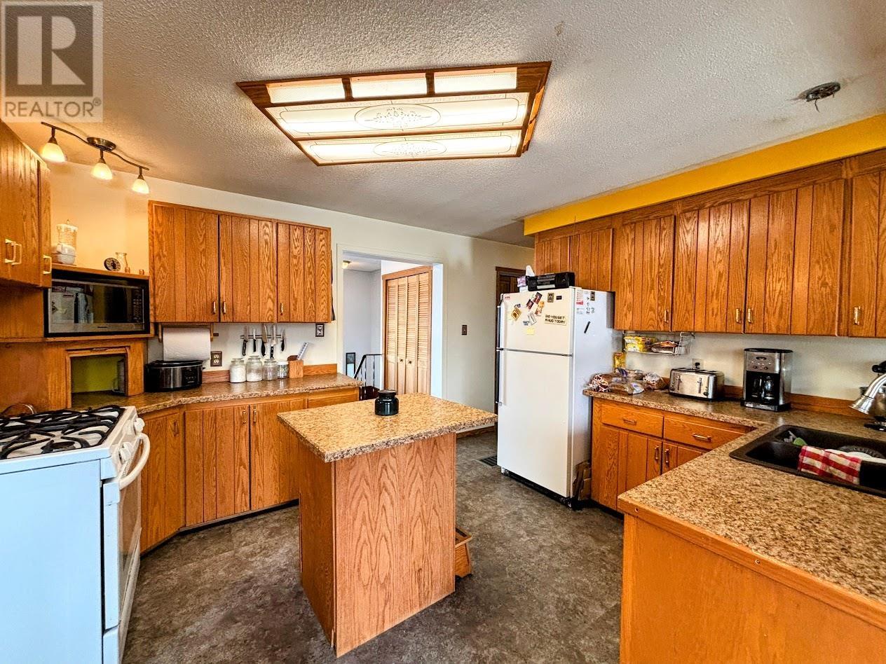 14 Lloyd Irwin ST, Marathon, Ontario, P0T2E0 — Photo 8