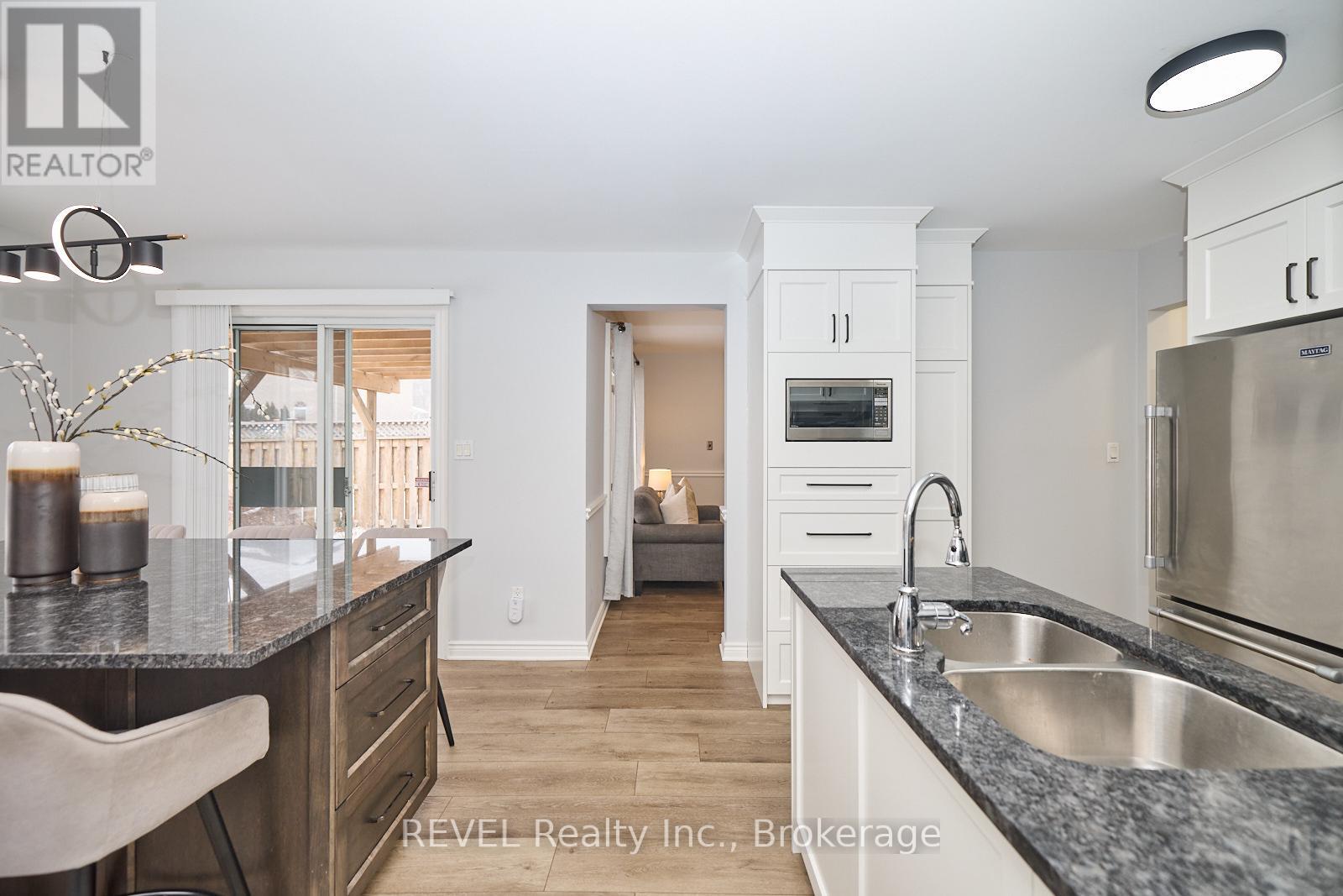 8007 OAKRIDGE DRIVE, Niagara Falls (Mt. Carmel), Ontario, L2H2W1 — Photo 13