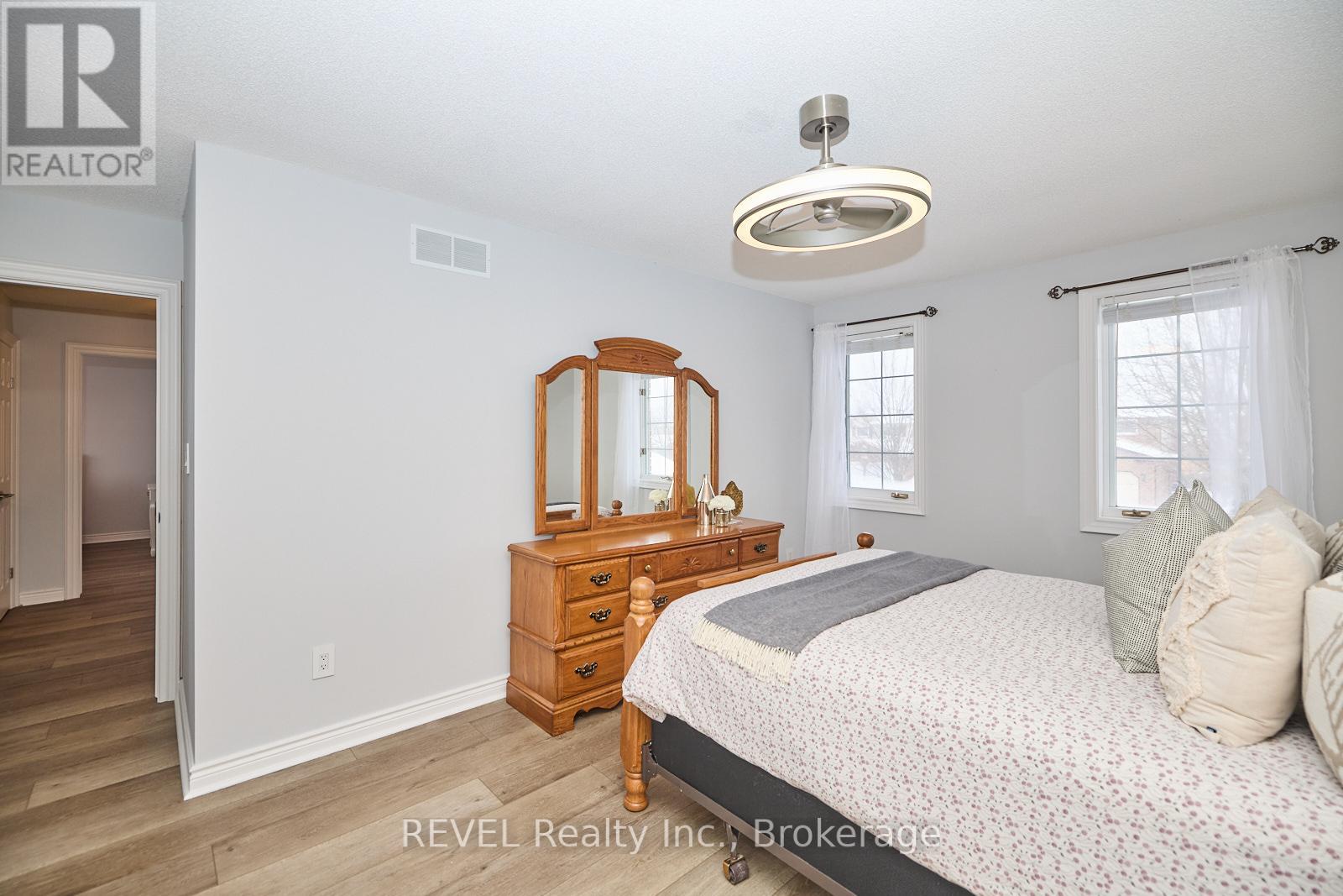 8007 OAKRIDGE DRIVE, Niagara Falls (Mt. Carmel), Ontario, L2H2W1 — Photo 26