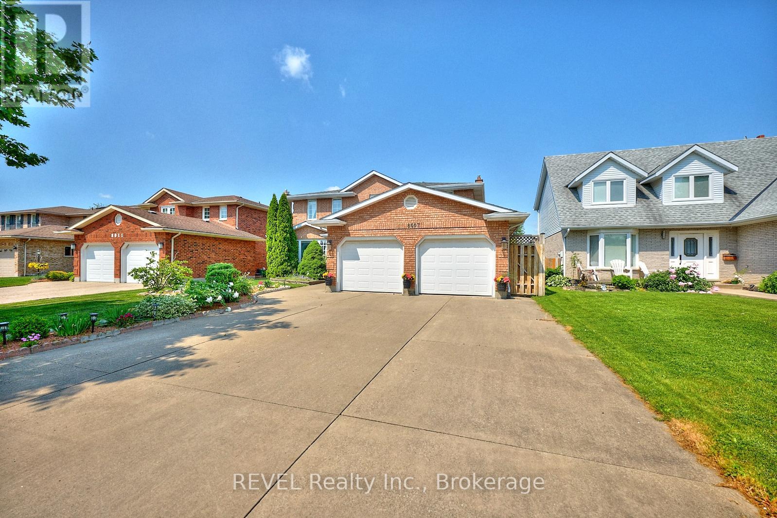 8007 OAKRIDGE DRIVE, Niagara Falls (Mt. Carmel), Ontario, L2H2W1 — Photo 3