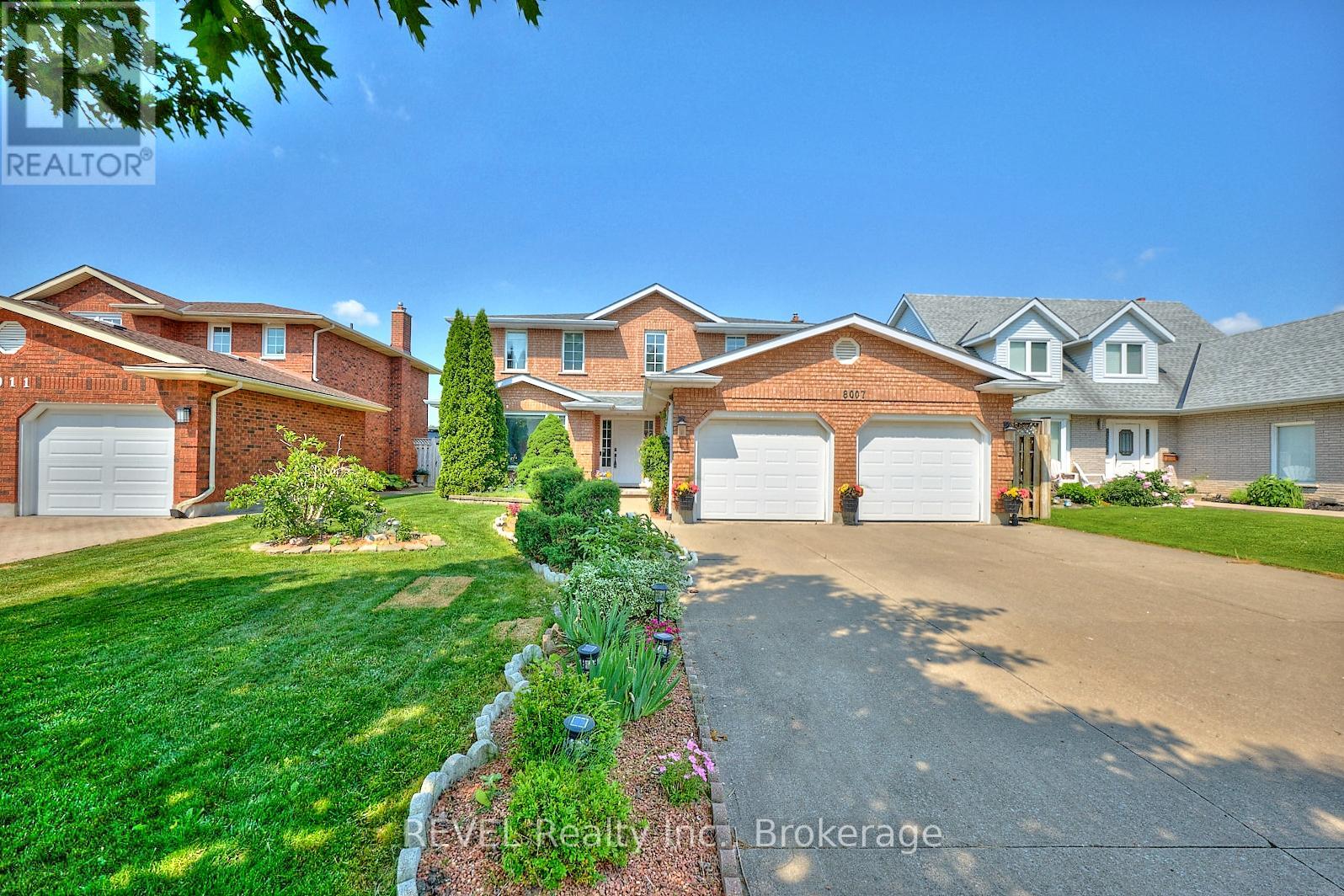 8007 OAKRIDGE DRIVE, Niagara Falls (Mt. Carmel), Ontario, L2H2W1 — Photo 4