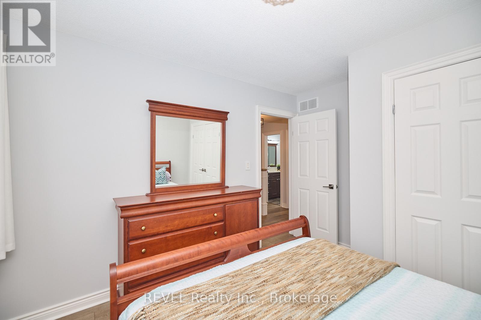 8007 OAKRIDGE DRIVE, Niagara Falls (Mt. Carmel), Ontario, L2H2W1 — Photo 42