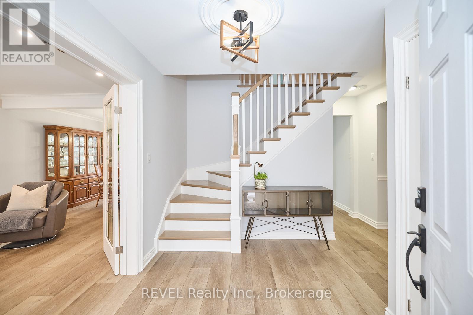 8007 OAKRIDGE DRIVE, Niagara Falls (Mt. Carmel), Ontario, L2H2W1 — Photo 6