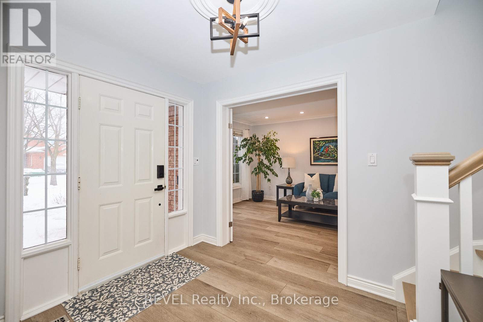 8007 OAKRIDGE DRIVE, Niagara Falls (Mt. Carmel), Ontario, L2H2W1 — Photo 7