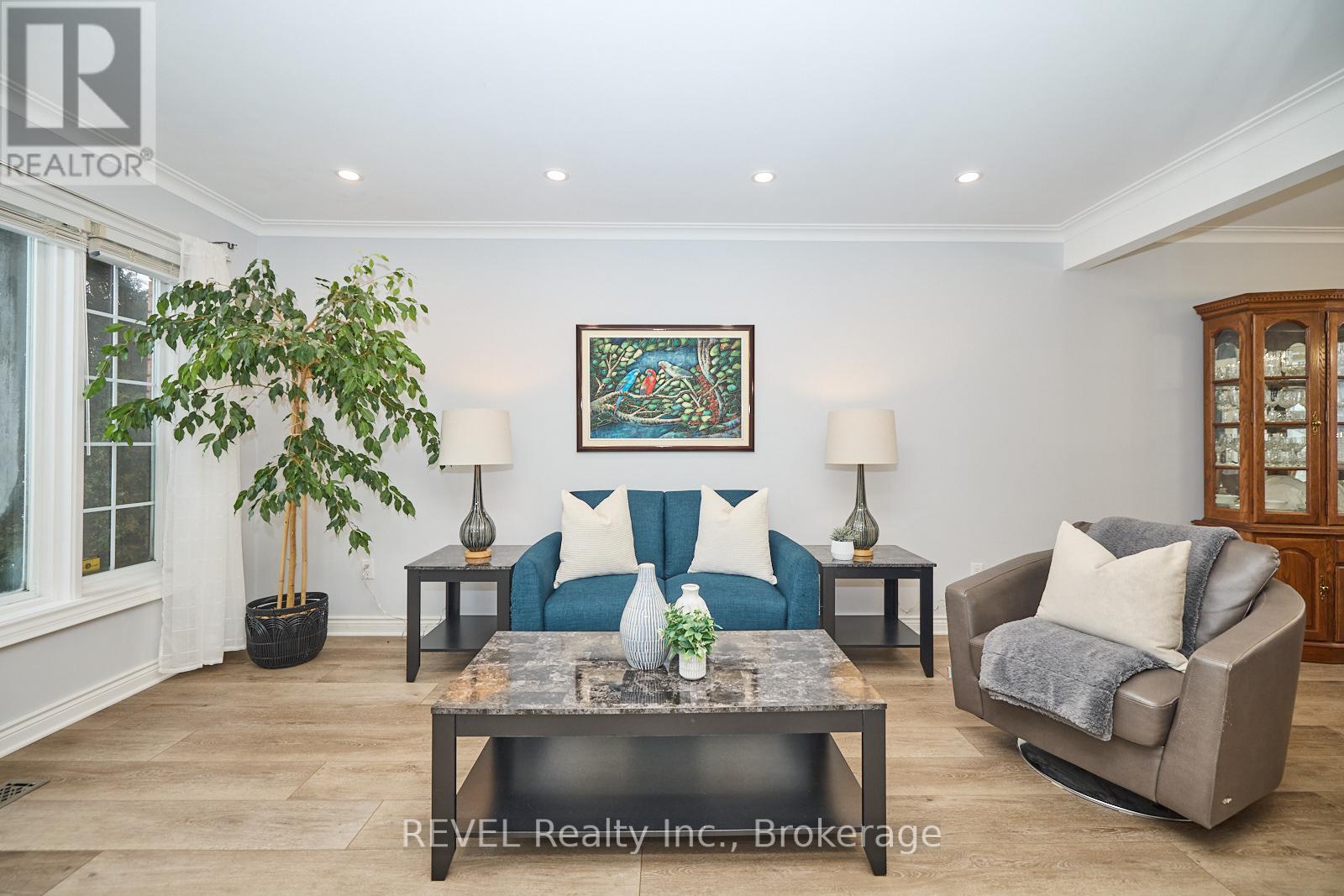 8007 OAKRIDGE DRIVE, Niagara Falls (Mt. Carmel), Ontario, L2H2W1 — Photo 8