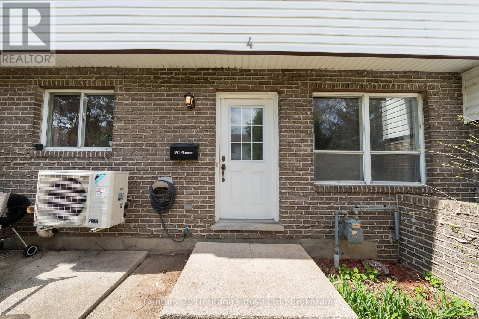 4 - 391 PIONEER DRIVE, Kitchener, Ontario, N2P1L8 — Photo 4