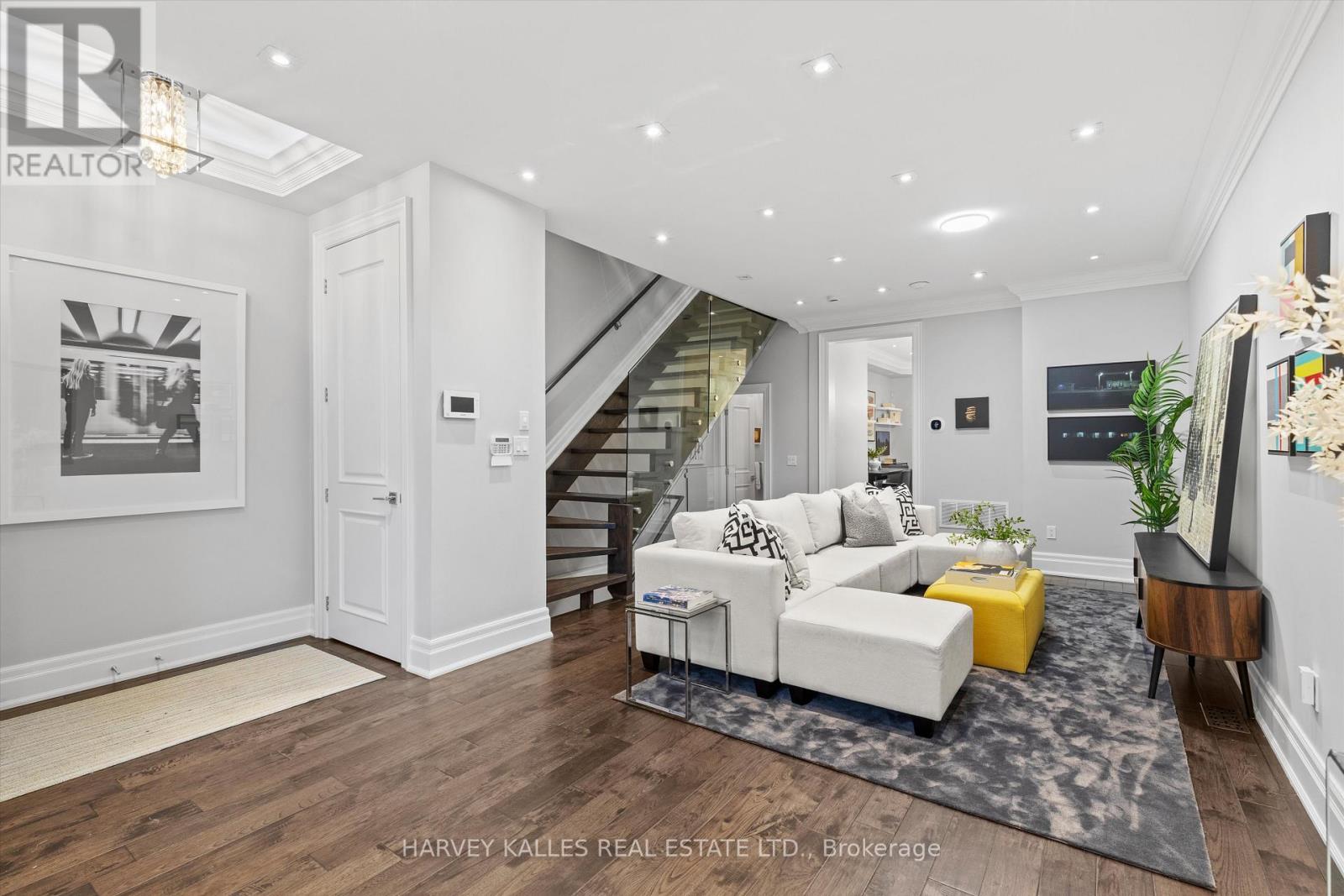 582 WOBURN AVENUE, Toronto (Bedford Park-Nortown), Ontario, M5M1L9 — Photo 4