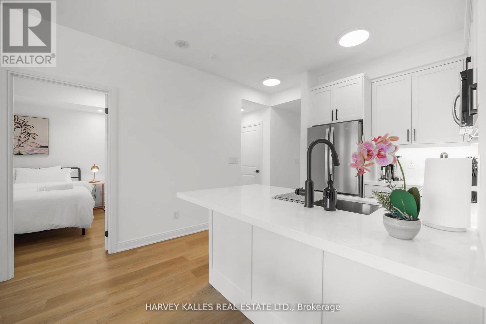 1606 - 18 YORKVILLE AVENUE, Toronto (Annex), Ontario, M4W0B1 — Photo 12