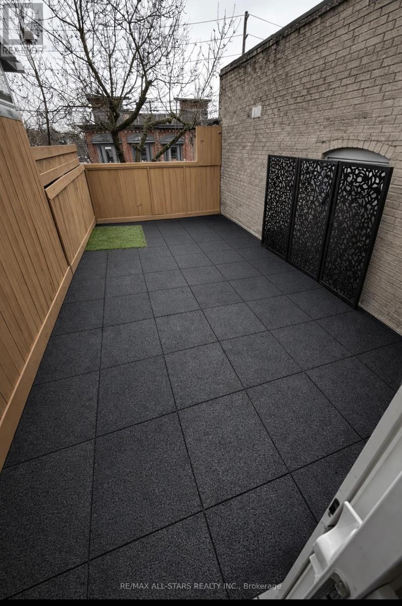 200 - 1918A QUEEN STREET E, Toronto (The Beaches), Ontario, M4L1H5 — Photo 5