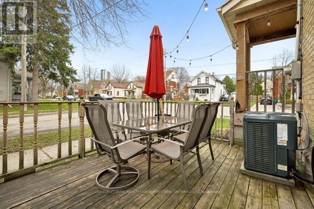 43 KRUG STREET, Kitchener, Ontario, N2H2X5 — Photo 3