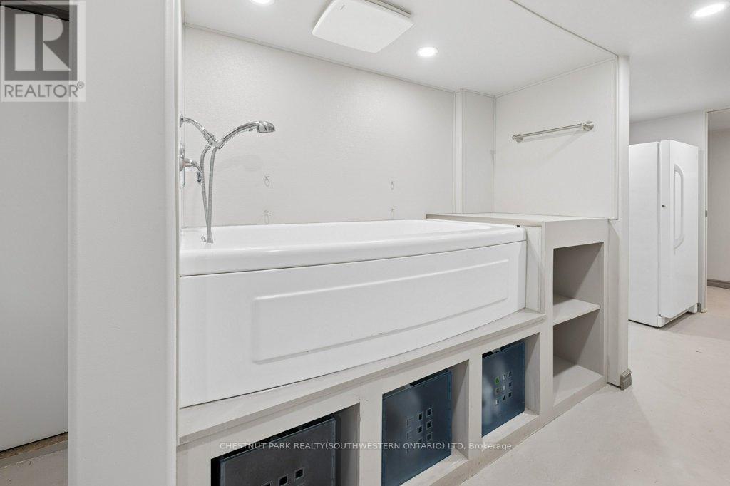 43 KRUG STREET, Kitchener, Ontario, N2H2X5 — Photo 32