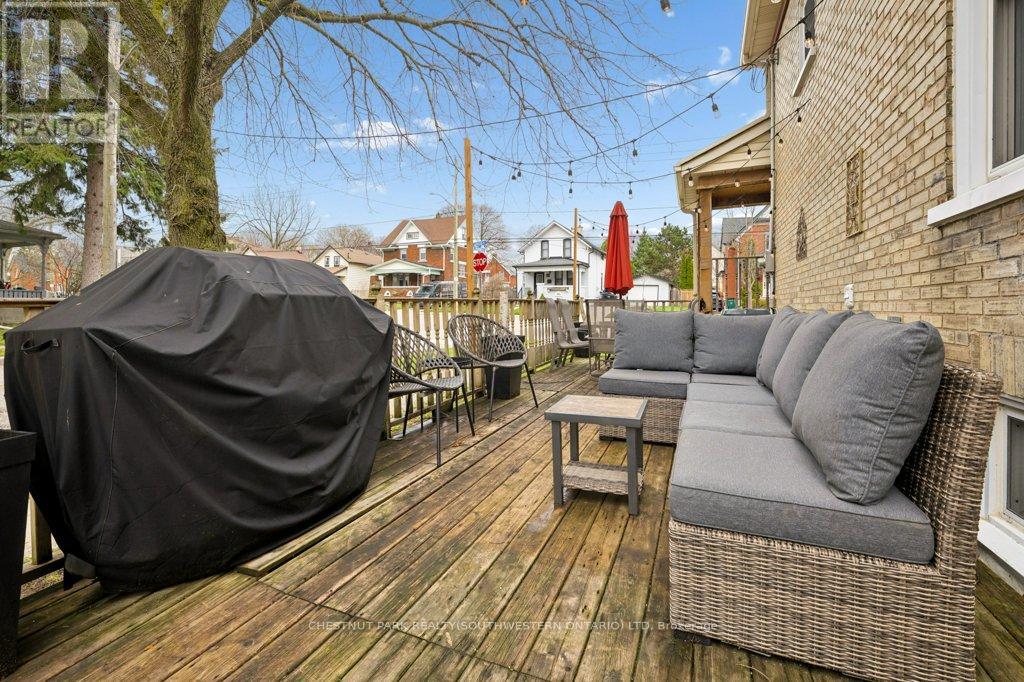 43 KRUG STREET, Kitchener, Ontario, N2H2X5 — Photo 4