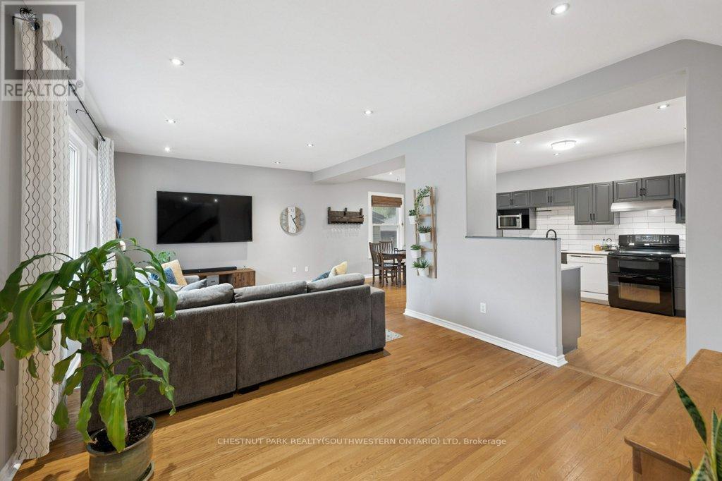 43 KRUG STREET, Kitchener, Ontario, N2H2X5 — Photo 8