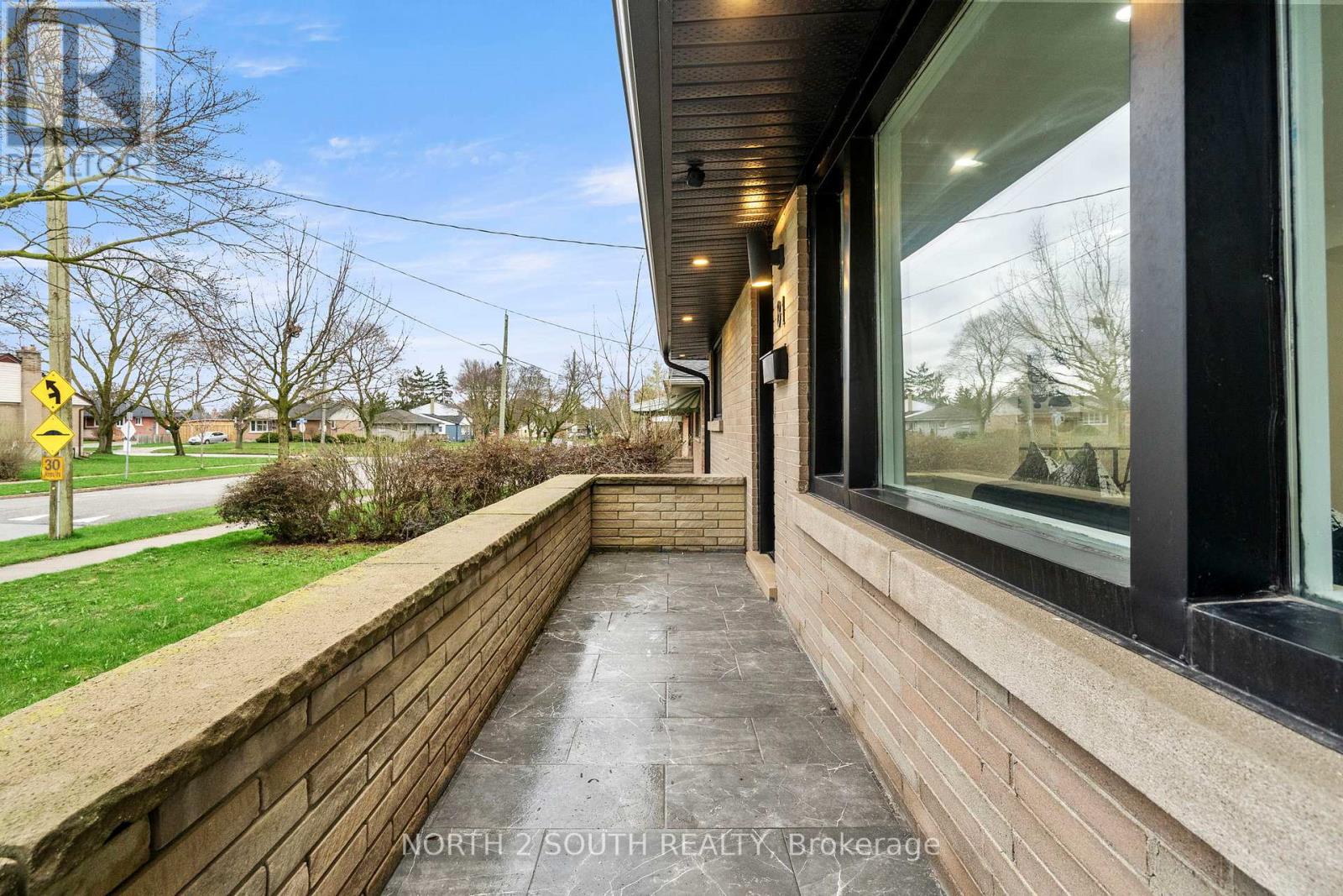 81 CLARK AVENUE, Kitchener, Ontario, N2C1Y1 — Photo 3