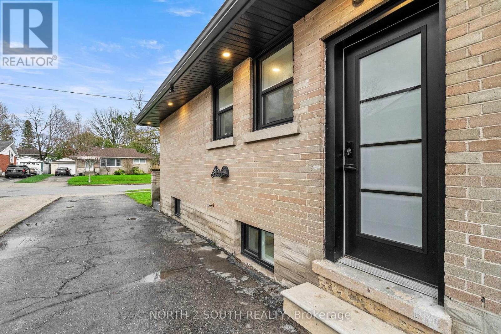 81 CLARK AVENUE, Kitchener, Ontario, N2C1Y1 — Photo 4