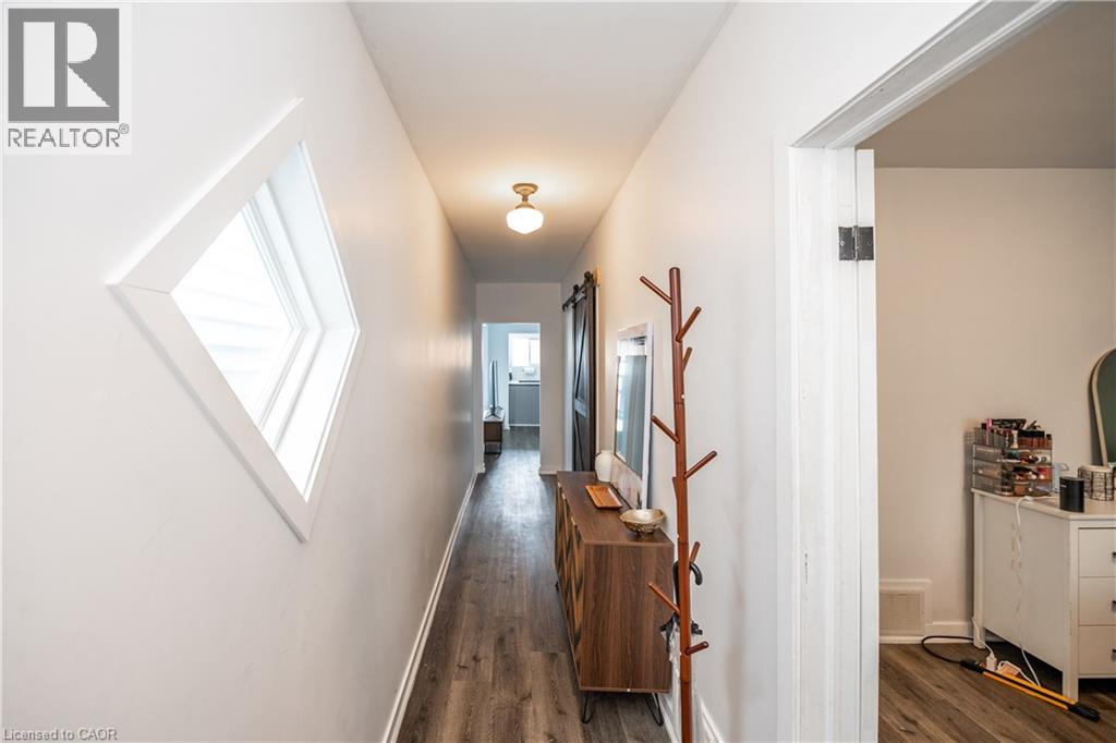 92 FREDERICK Avenue, Hamilton, Ontario, L8H4K6 — Photo 5