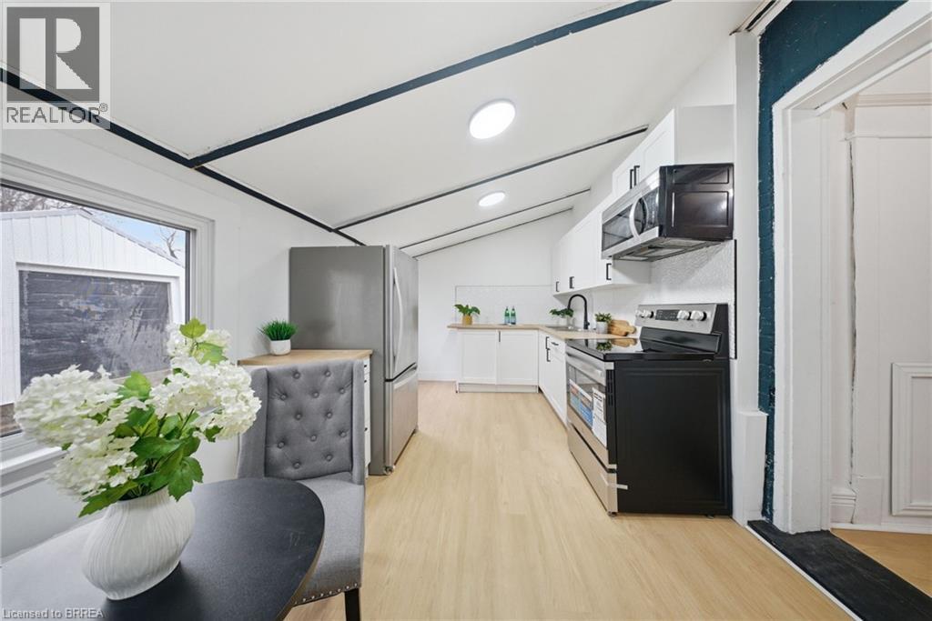 232 GREY Street, Brantford, Ontario, N3S4W7 — Photo 8