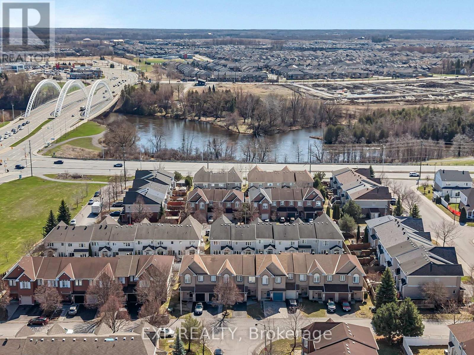 359 BAKEWELL CRESCENT, Ottawa, Ontario, K2G7E9 — Photo 2